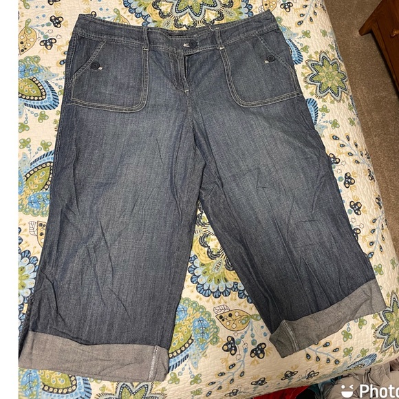 New York & Co Cropped and Cuffed Capri Pants - Picture 1 of 5